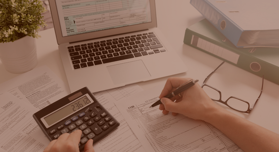 Dá para parcelar contas básicas no cartão? Entenda como funciona